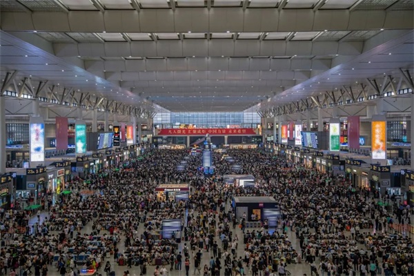 穩(wěn)居春運高鐵機場黃金C位，四季沐歌空氣能溫暖回家路_空氣能熱泵供暖技術(shù)成熟嗎