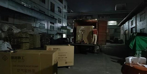 空氣能熱泵為何會(huì)比商用電鍋爐更節(jié)能，更省電費(fèi)?_空氣能暖氣片安裝圖片