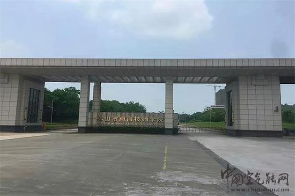 空氣源熱泵熱水系統(tǒng)工程（空氣熱源型熱泵熱水器）_空氣能熱泵供暖安裝方法視頻