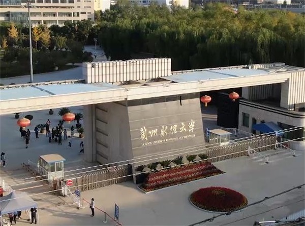 學校專用空氣能熱泵熱水工程,學校熱泵熱水系統(tǒng)工程推薦_哪種空氣能好