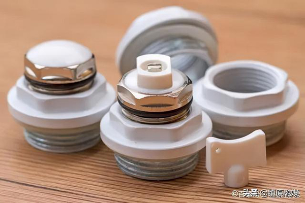 家里暖氣片不熱怎么辦一招解決（家里暖氣片不太熱解決辦法）_空氣能熱泵供暖設(shè)備價(jià)格