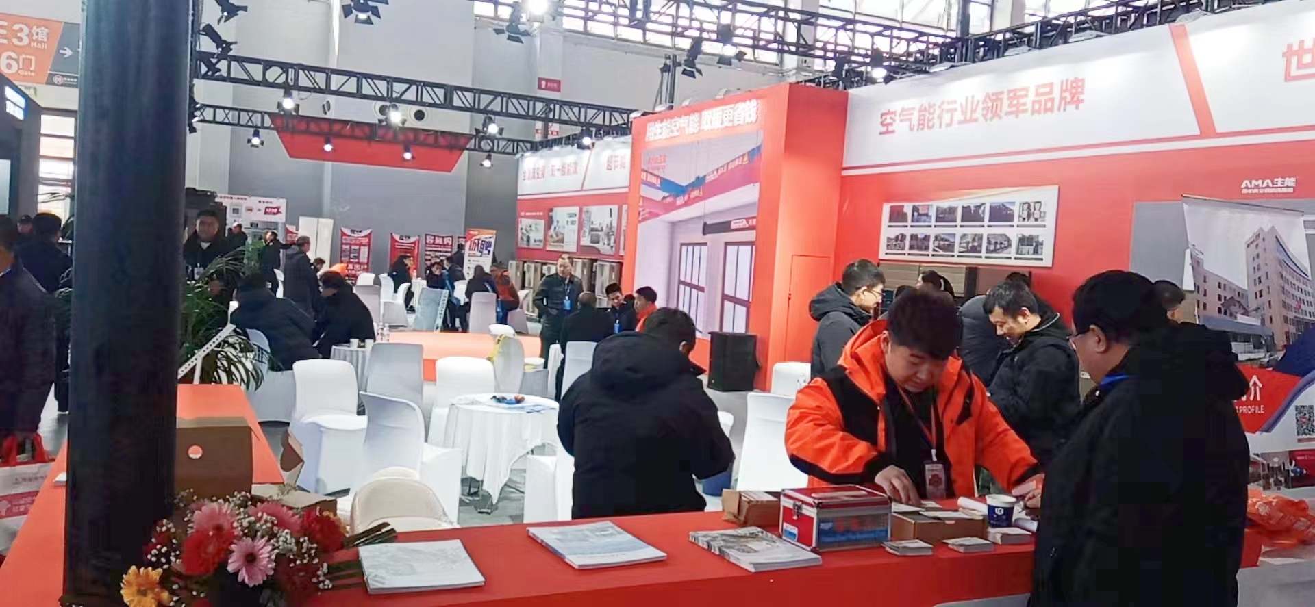 生能空氣能閃耀沈陽(yáng)清潔能源展！東北極寒地區(qū)專屬空氣能機(jī)組震撼亮相！_維修空氣能聯(lián)系電話